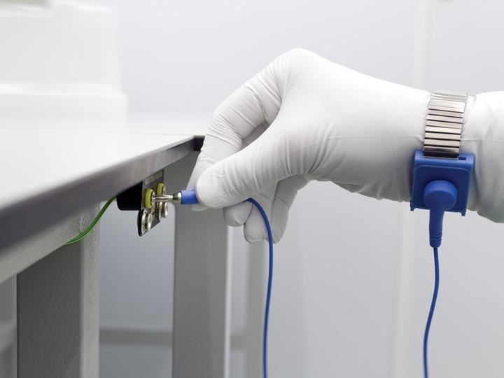 Actual product image Velleman Antistatic Adjustable Elastic Wrist Strap - Blue