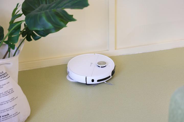 Actual product image EZVIZ RS20 Pro (7200 Pa, Wiping pads (rotating))