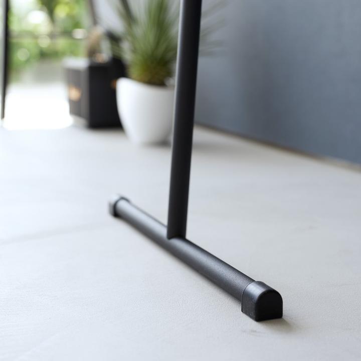 Actual product image Yamazaki Lehnender Kleiderständer zum Dampfbügeln TOWER