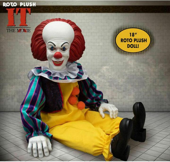 Image du produit Mezco Toys Stephen Kings It 1990 MDS Roto Plush Doll Pennywise 46 cm