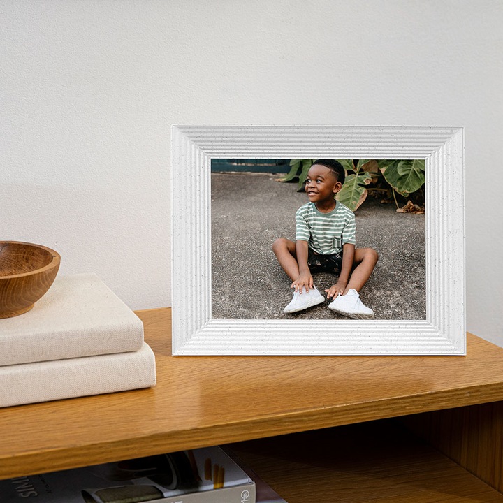 Actual product image Aura Frames Mason (9", 1600 x 1200 pixels)