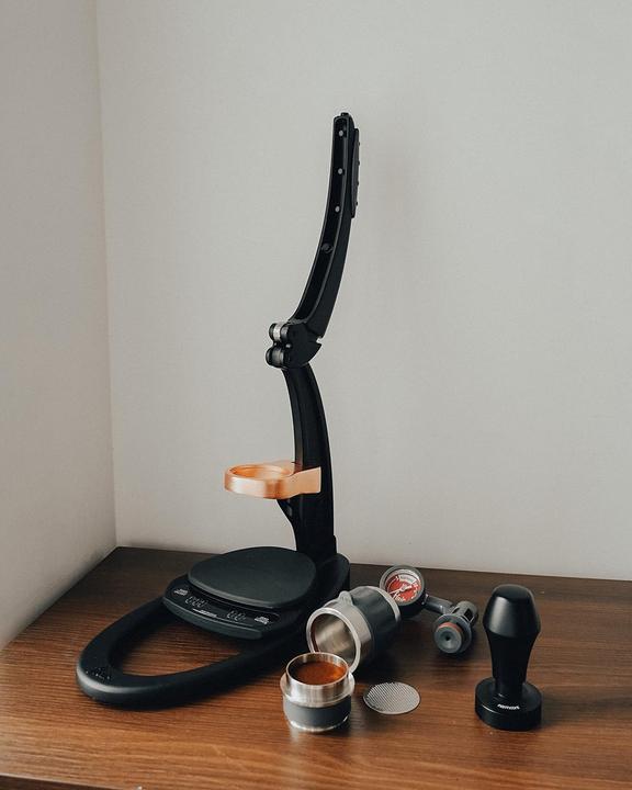 Image du produit Normcore Federbelasteter Kaffeestampfer mit Matte