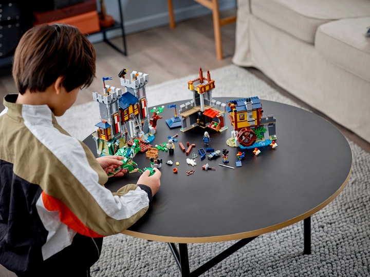 Actual product image LEGO Medieval castle (31120, LEGO Creator 3-in-1, LEGO Rare Sets)