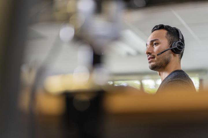 Actual product image Poly Voyager 4320 USB-C headset +BT700 dongle, certified for Microsoft Teams (Wireless, USB-C)