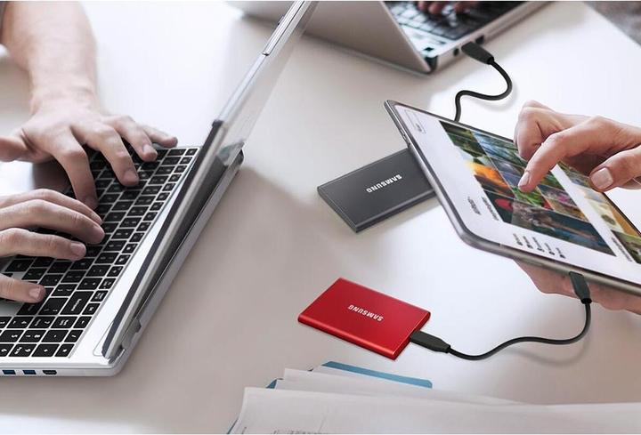 Actual product image Samsung Portable T7 Titan Grey (4 TB)