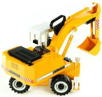 Actual product image Bruder Man tipping truck with shovel excavator