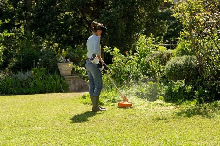 Immagine prodotto Stihl FSA 60 R AkkuMotorsense Set mit AK 20 und AL 101 (Lama per taglio metalli)