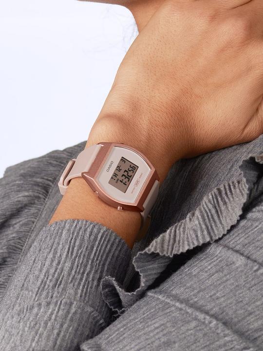 Actual product image Casio Vintage Edgy (Digital watch, 38.90 mm)