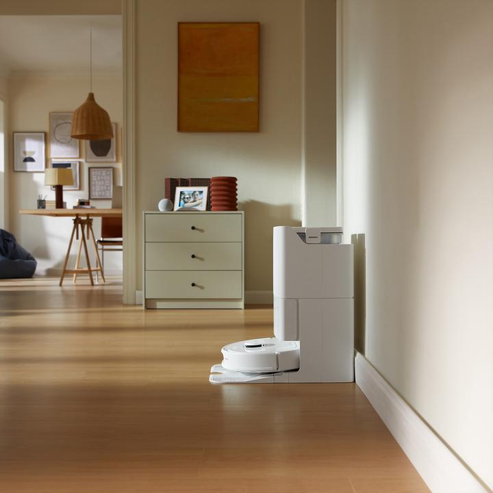 Actual product image Roborock Qrevo Plus (7000 Pa, Wiping pads (rotating))