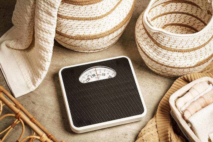 Actual product image Adler AD 8179 personal scale Square Black, White Mechanical personal scale (130 kg)