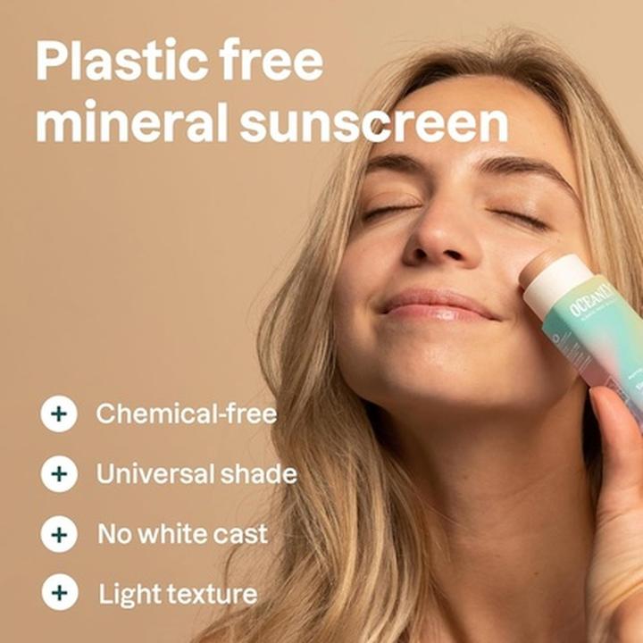 Immagine prodotto Attitude Oceanly Tinted Face Cream Stick with SPF 30 EWG Verified (Stick solare, SPF 30)