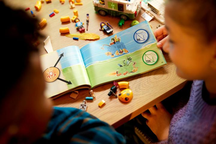 Actual product image LEGO Mrs Castillo's Turtle Bus (71456, LEGO Dreamzzz)