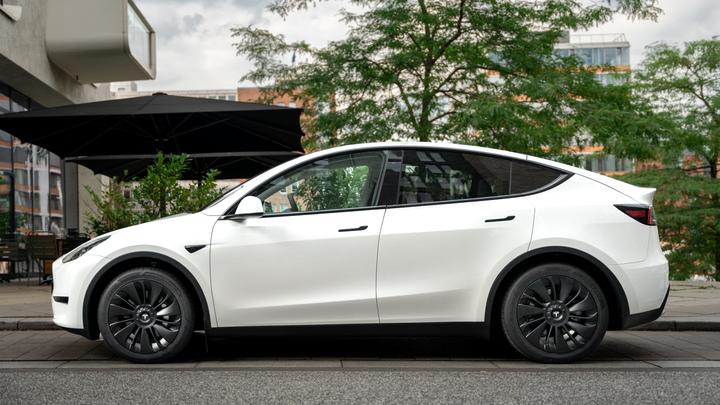 Produktbild Made4EV Performance Radkappen im Turbinen Design für das Tesla Model Y (4 Stück, 19")
