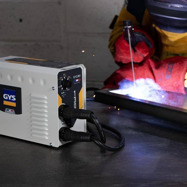 Image du produit GYS GYSMI 130P Machine à souder Electrode de soudage Onduleur avec Potentiomètre (Soudeur à onduleur)