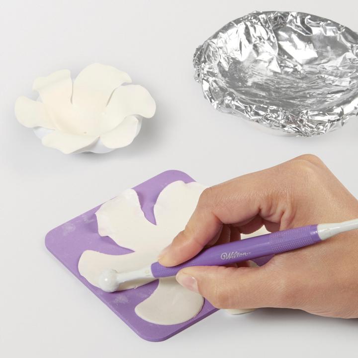 Actual product image Wilton Flowers fondant set