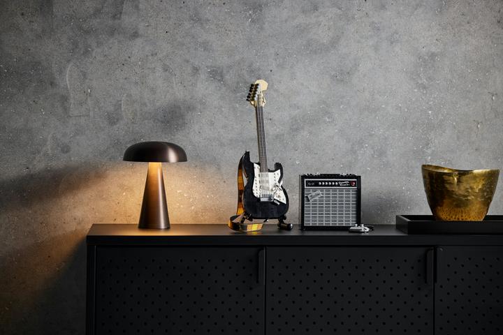 Image du produit LEGO Fender Stratocaster (21329, LEGO Ideas, LEGO difficiles à trouver)