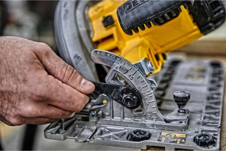 Actual product image DeWalt Handheld circular saw