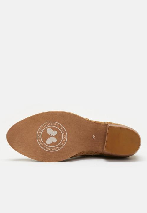 Produktbild Felmini Die Felmini-Stiefelette aus weichem Leder, besticht durch ihr schönes Stanzmuster. Diese Stiefelette (38)
