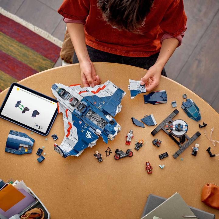 Actual product image LEGO Avengers: Age of Ultron Quinjet (76325, LEGO Marvel)