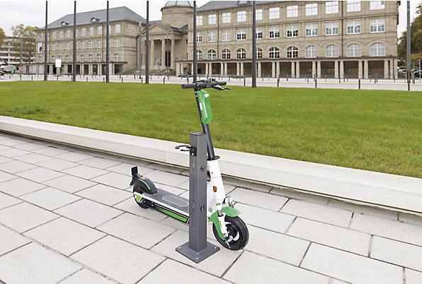 Image du produit Moravia Support pour trottinettes, 2 emplacements, acier 80 x 80 mm, galvanisé à chaud