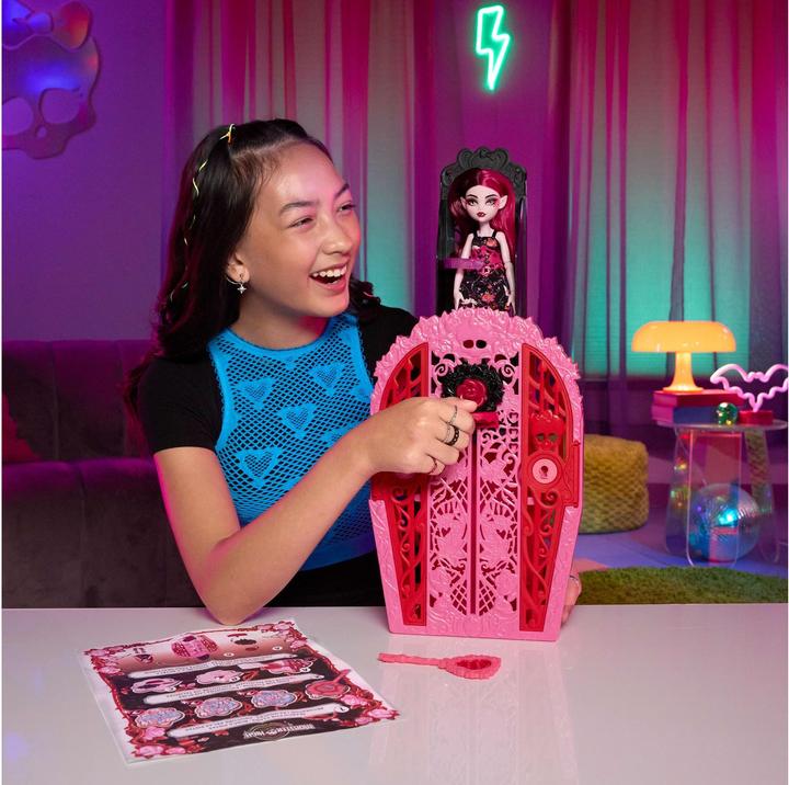Actual product image Monster High Secrets Garden Mysteries playset - Draculaura