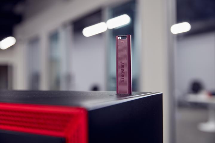 Produktbild Kingston DataTraveler Max (1000 GB, USB 3.2, USB-A)
