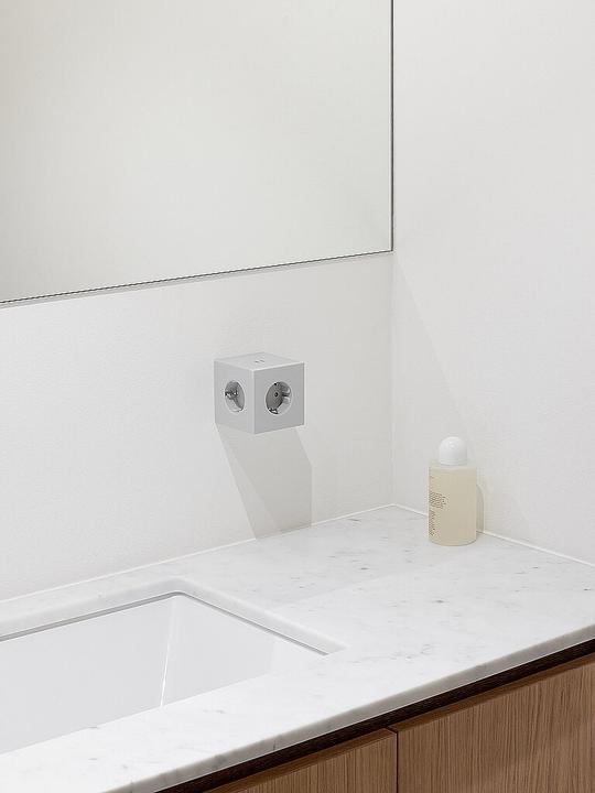 Actual product image Avolt Square 2 USBc 30W - Gotland Gray (CEE 7/3, 3 x)