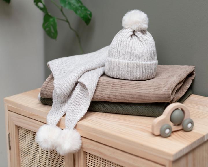 Actual product image Baby's only Hat with cool pompom, ecru