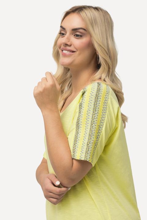 Image du produit Ulla Popken T-shirt avec broderies et épaules smockées, col rond et manches courtes (62)