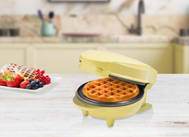 Actual product image Bestron Mini waffle maker yellow