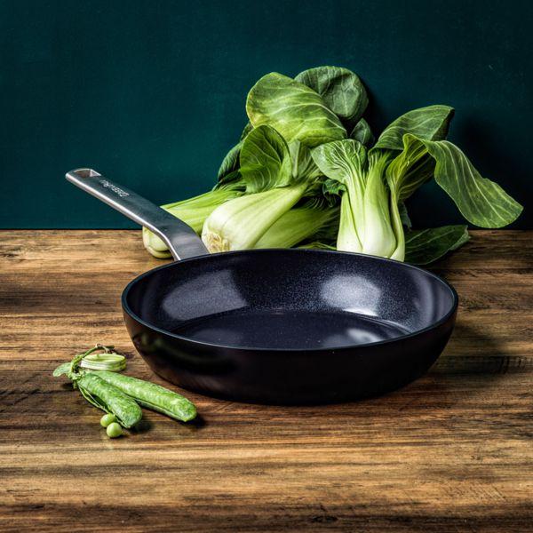 Actual product image Greenpan Evolution Koekenpan 24 cm Zwart (CC006386-001) (Frying pan, Aluminium, Stainless steel, 24 x 43.80 cm)