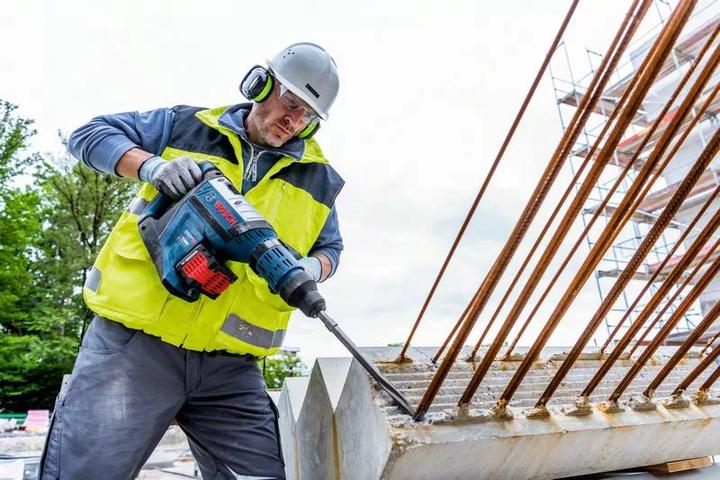 Produktbild Bosch Professional Akku-Bohrhammer BITURBO mit SDS max GBH 18V-45 C, 2 x Akku ProCORE18V 12.0Ah (Akkubetrieb)