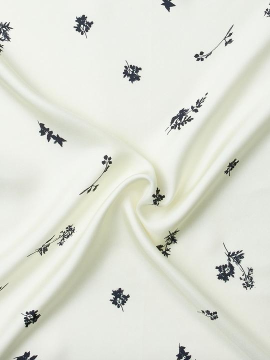 Actual product image Selected 100% Seiden Schal