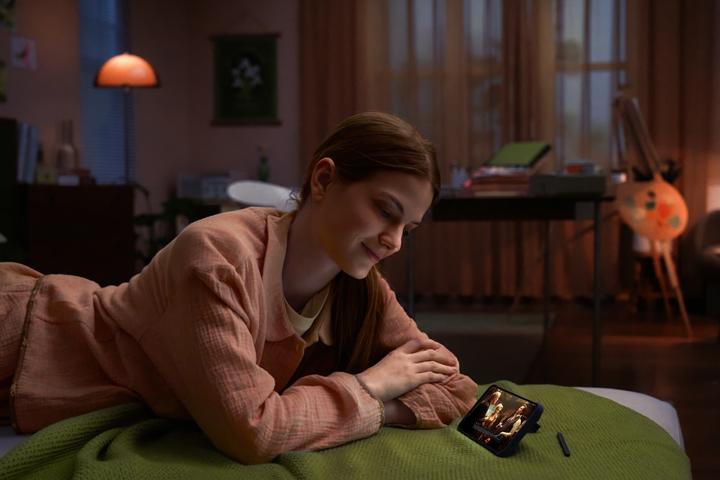 Productafbeelding TCL NXTPAPER 70 Pro (512 GB, Goud, Stellair blauw, 6.90", 5G)