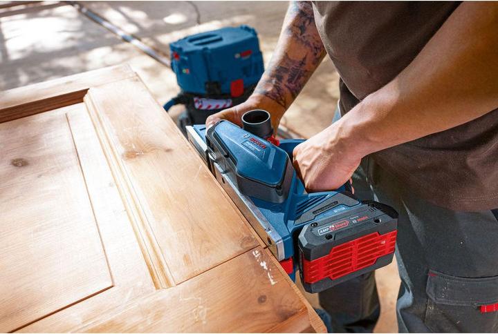 Actual product image Bosch Professional Cordless planer GHO 18V-26, in box