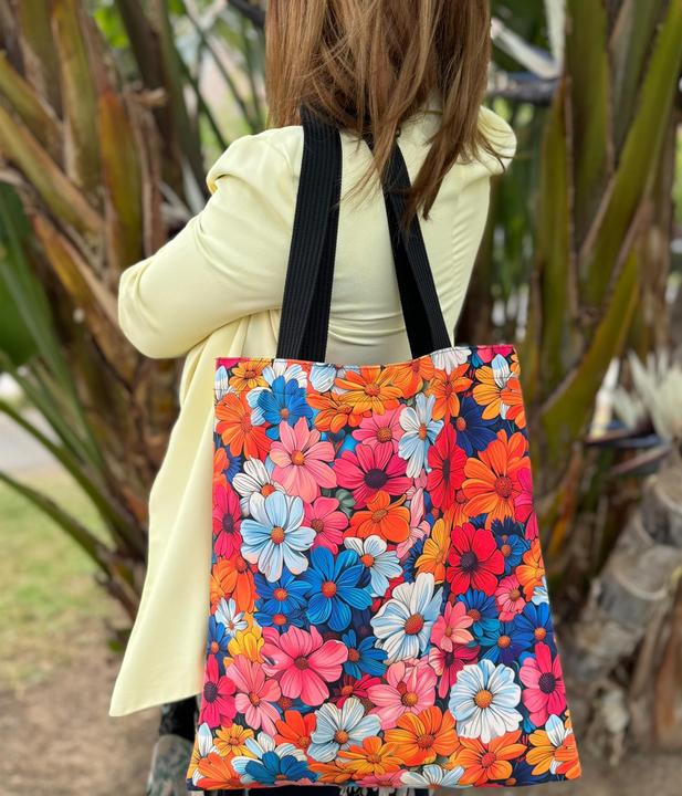 Produktbild Only-Bags.Store Ästhetische Tragetasche mit Reissverschluss - Bedruckter Jutebeutel