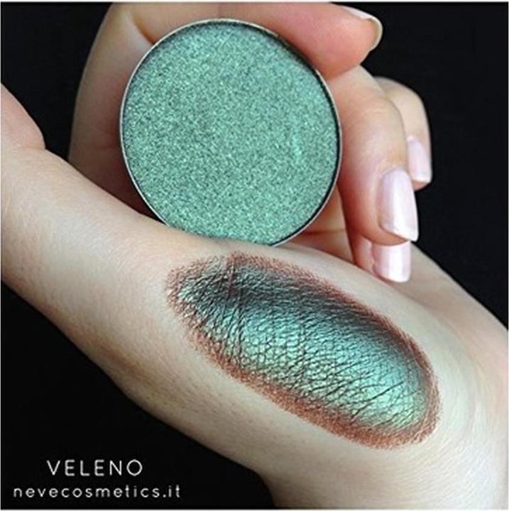 Actual product image Neve Cosmetics Eyeshadow in Waffle Gift