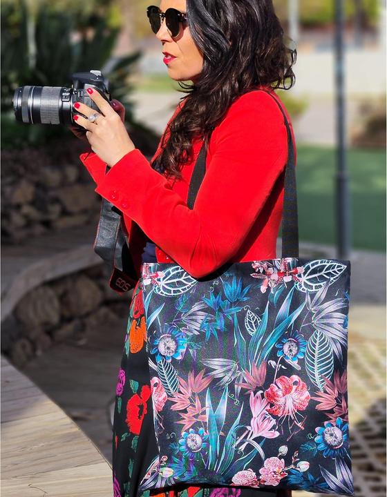 Produktbild Only-Bags.Store Ästhetische Tragetasche mit Reissverschluss - Bedruckter Jutebeutel