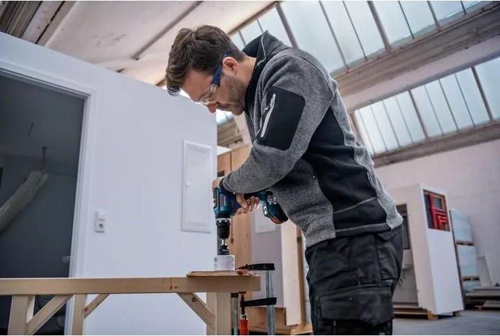 Immagine prodotto Bosch Professional Trapano a percussione a batteria GSB 18V-90 C (2x4.0Ah ProCore, GAL 18V-40, L)