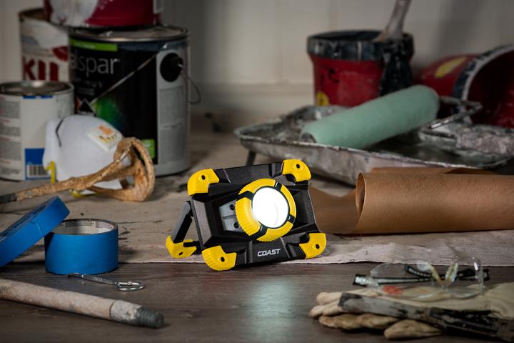 Actual product image Coast WLR1Y Rechargeable LED work light LED (1290 lumen) yellow (1290 lm)