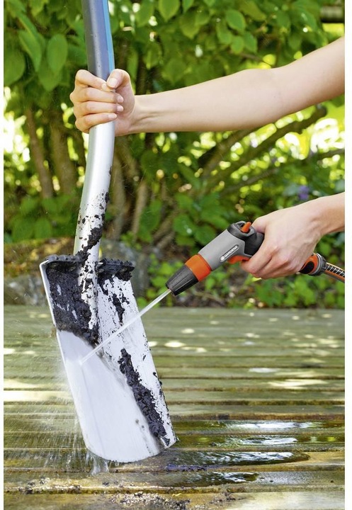 Actual product image Gardena Classic cleaning syringe