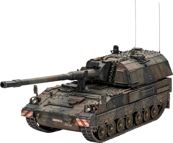 Actual product image Revell self-propelled howitzer 2000