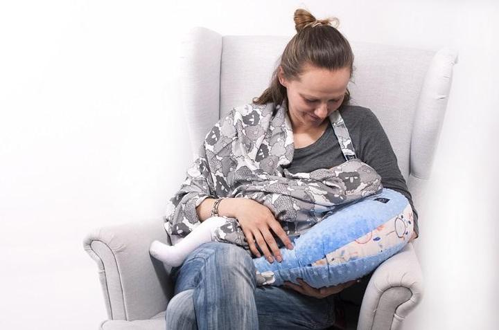 Produktbild La Millou Nursing pillow Chic chick Velvet touch - Raffaelo (50 cm)