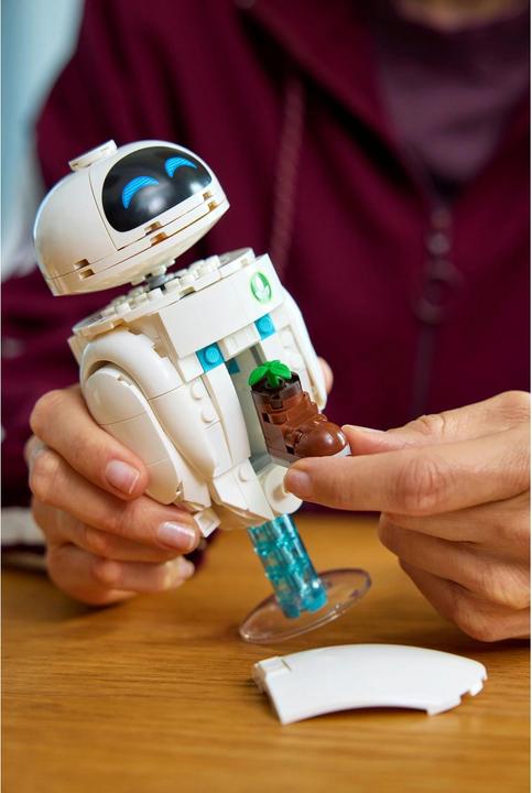 Actual product image LEGO Wall-E and Eve (43279, LEGO Disney)