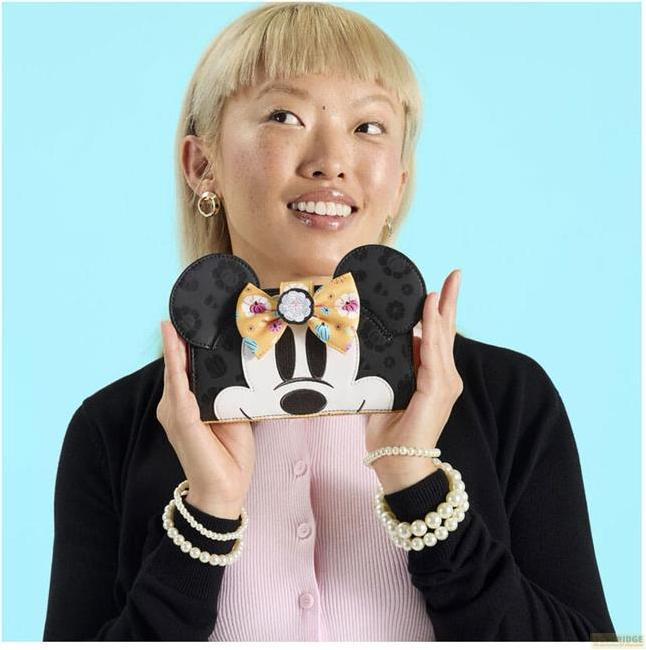 Actual product image Loungefly Disney Minnie Pumpkin wallet