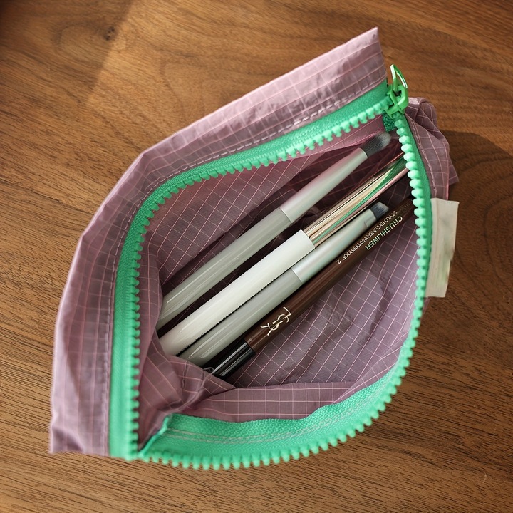 Image du produit Only-Bags.Store Pochettes zippées en nylon multicolore, pochettes de rangement fines et polyvalentes pour stylos
