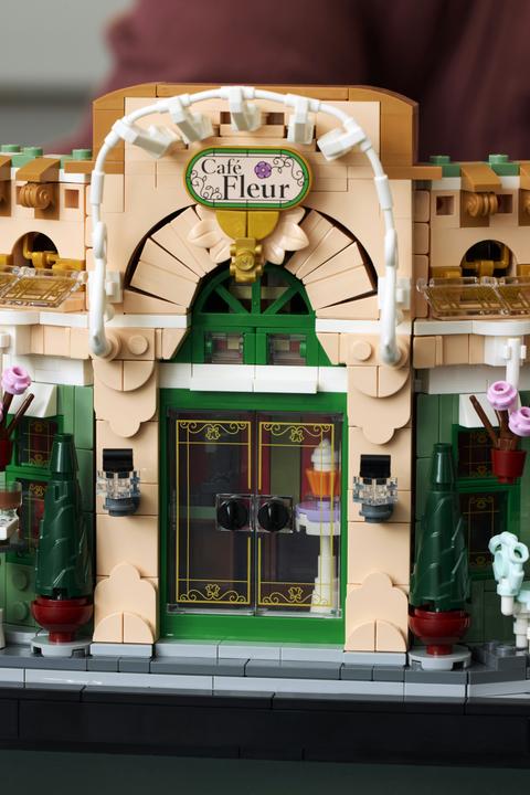Actual product image LEGO French Café (10362, LEGO Icons)