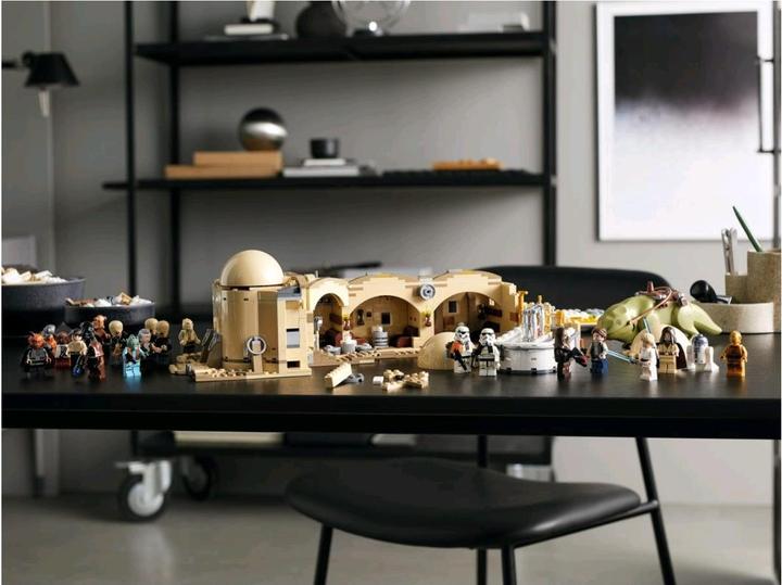 Actual product image LEGO Mos Eisley Cantina (75290, LEGO Rare Sets, LEGO Star Wars)