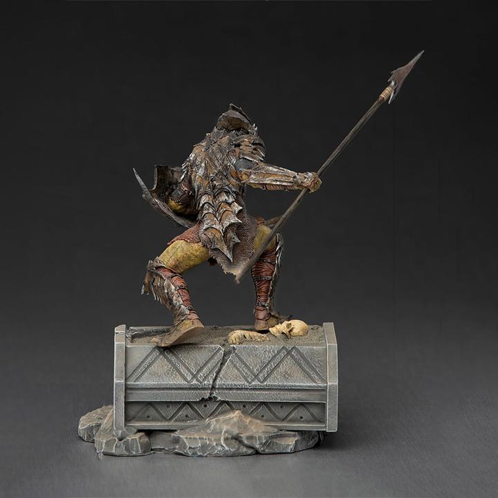 Produktbild Iron Studios The Lord of the Rings - Armored Orc Statue Art Scale 1/10