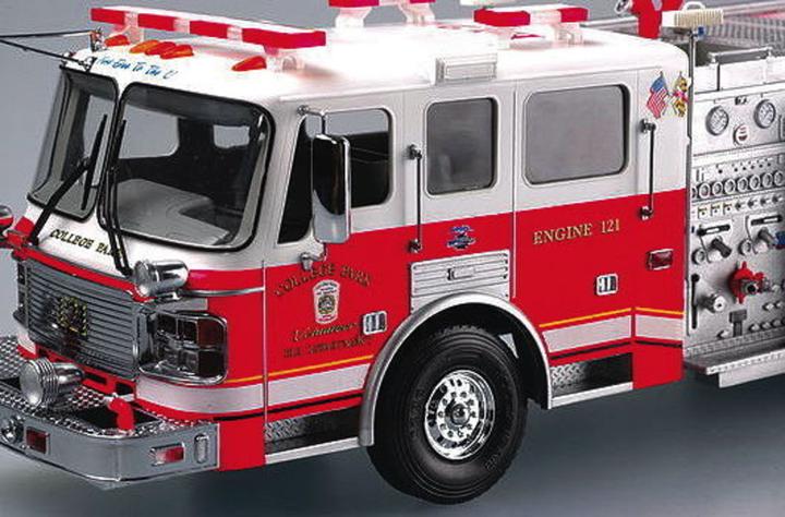 Actual product image Trumpeter American LaFrance Eagle Fire Pumper 2002